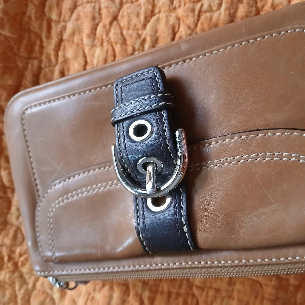VTG COACH Soho British Tan Leather Wristlet Clutch Snap Front Flap Pocket Buckle - Picture 9 of 15